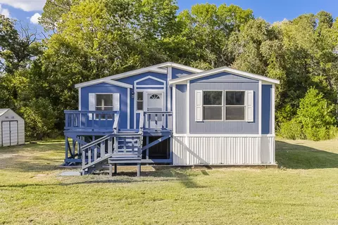 517 Pine St, Seven Points, TX 75143