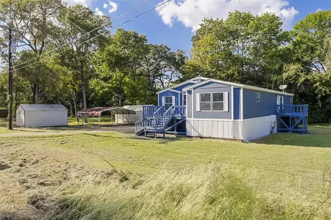 517 Pine St, Seven Points, TX 75143 photo 3