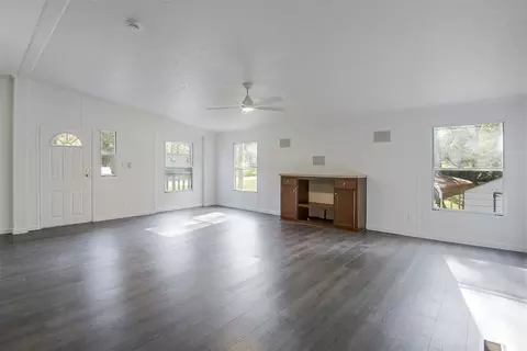 517 Pine St, Seven Points, TX 75143 photo 4