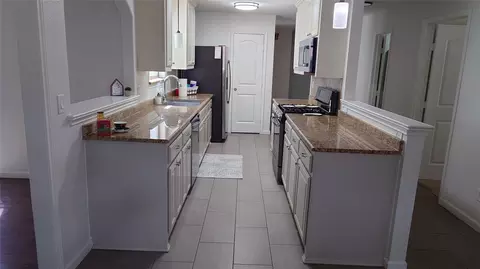 203 Arnett Dr, Euless, TX 76040