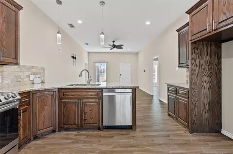 2910 Monroe St, Commerce, TX 75428 photo 6