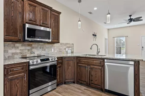 2910 Monroe St, Commerce, TX 75428 photo 4