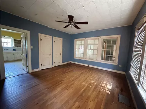 Living - 2412 Summer Ave, Waco, TX 76708 photo 7 of 9