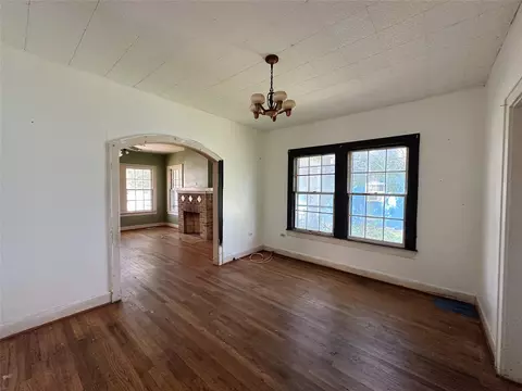 Living - 2412 Summer Ave, Waco, TX 76708 photo 4 of 9