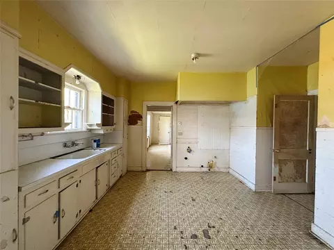Kitchen - 2412 Summer Ave, Waco, TX 76708 photo 1 of 2
