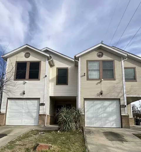 2325 Donalee St, Fort Worth, TX 76105