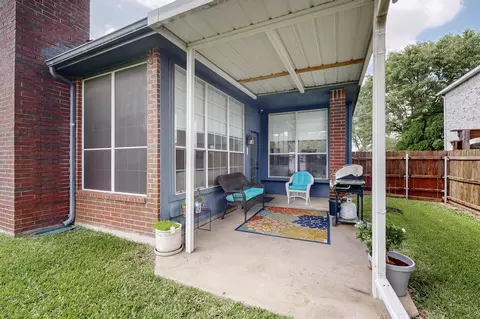 Exterior - 722 Sumner Dr, Mesquite, TX 75149 photo 3 of 6