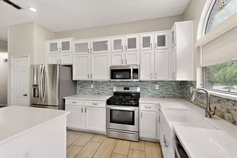 Kitchen - 722 Sumner Dr, Mesquite, TX 75149 photo 7 of 7
