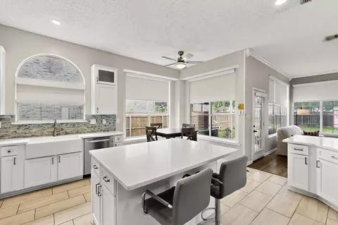 Kitchen - 722 Sumner Dr, Mesquite, TX 75149 photo 4 of 7