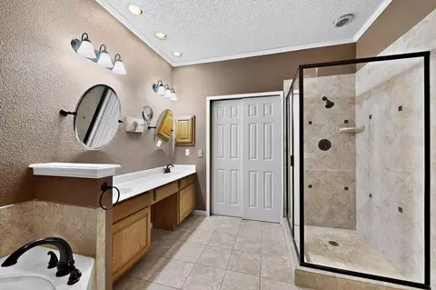 Bath - 722 Sumner Dr, Mesquite, TX 75149 photo 1 of 5