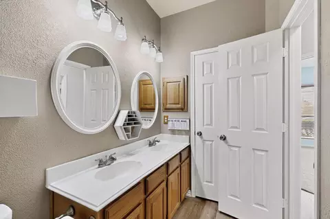 Bath - 722 Sumner Dr, Mesquite, TX 75149 photo 5 of 5