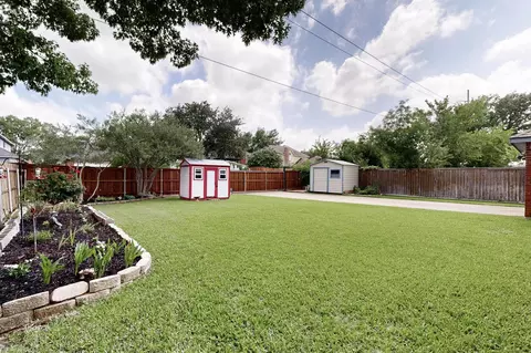 Exterior - 722 Sumner Dr, Mesquite, TX 75149 photo 4 of 6