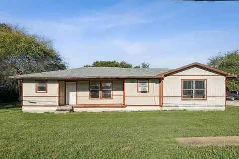 502 S Pearl St, Trenton, TX 75490