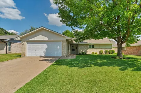 3001 Elsinor Dr, Fort Worth, TX 76116