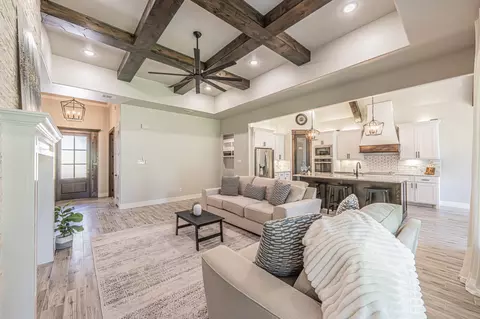 3020 Fossil Oaks Dr, Azle, TX 76020