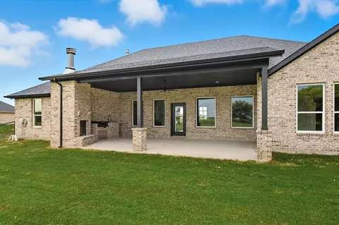 Exterior - 8775 Kassandra Dr, Sanger, TX 76266 photo 3 of 8