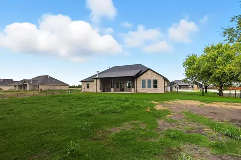 Exterior - 8775 Kassandra Dr, Sanger, TX 76266 photo 6 of 8