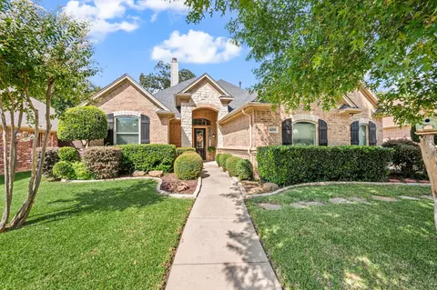 608 Lonesome Dove Trl, Hurst, TX 76054
