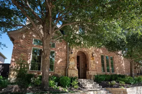 2645 Hundred Knights Dr, Lewisville, TX 75056
