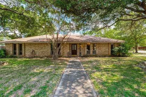 902 Nature Dr, Duncanville, TX 75116