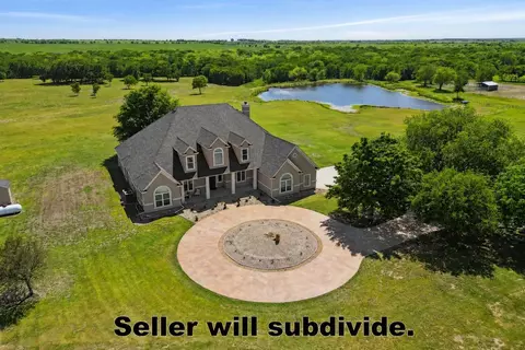 626 Scoggins Rd, Tioga, TX 76271