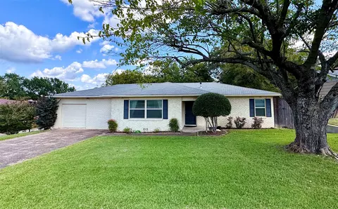 1705 S College Ave, Decatur, TX 76234