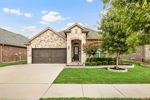 8105 Glenn Day Dr, Arlington, TX 76002