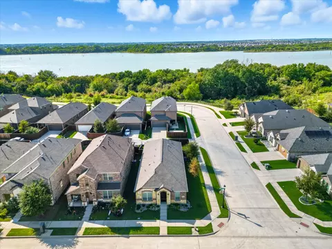2200 Barx Dr, Little Elm, TX 75068