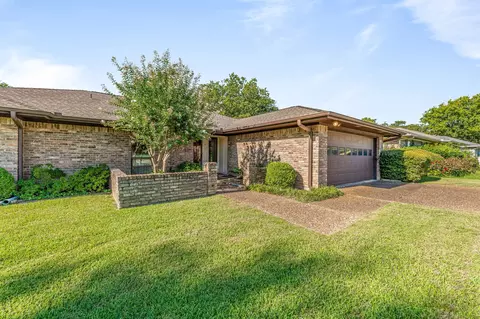 3413 Denbury Dr, Fort Worth, TX 76133