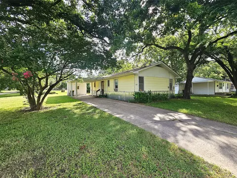 307 E State St, Groesbeck, TX 76642