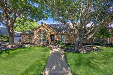 6913 Brookvale Rd, Fort Worth, TX 76132