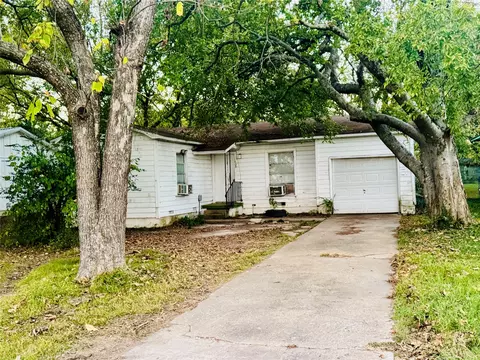 1409 Lynn St, Bonham, TX 75418
