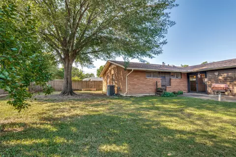 Exterior - 3722 Devonshire Ct E, Irving, TX 75062 photo 2 of 2