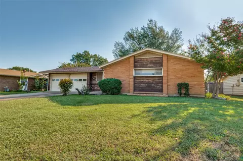 3722 Devonshire Ct E, Irving, TX 75062