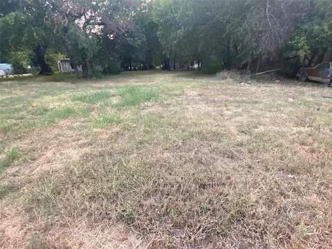 605 N Schopmeyer St, Gainesville, TX 76240