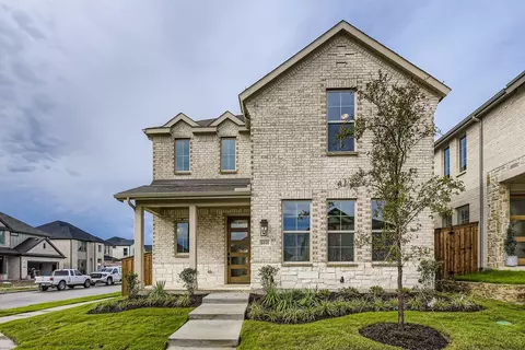 6048 Silverstein St, Fort Worth, TX 76126