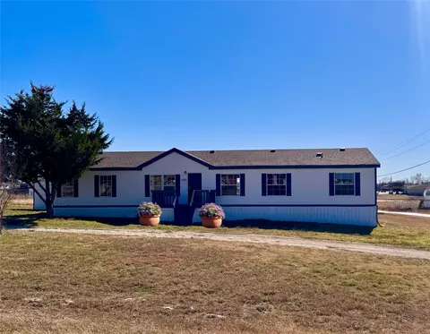 5705 Texas St, Joshua, TX 76058
