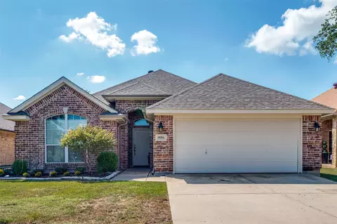 9016 Winding River Dr, Fort Worth, TX 76118