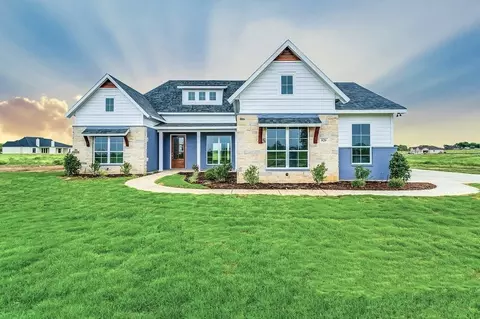 820 Red Tail Rd, Waxahachie, TX 75167