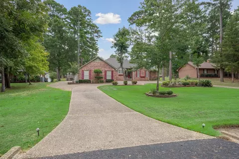 320 Greenbriar Trl, Holly Lake Ranch, TX 75765