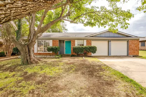 228 E Malone Ave, Crowley, TX 76036