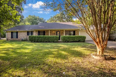 2814 Greenhills Dr, Kilgore, TX 75662