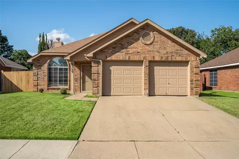 2329 Cromwell Dr, Arlington, TX 76018