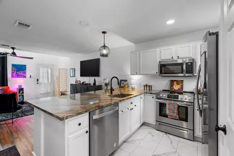 79 Winchester Dr, Euless, TX 76039