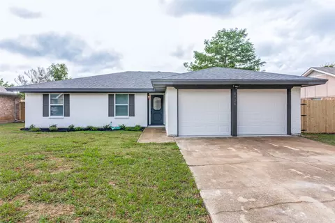 6728 Ridgetop Rd, North Richland Hills, TX 76182