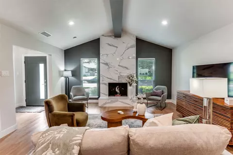10537 Egret Ln, Dallas, TX 75230