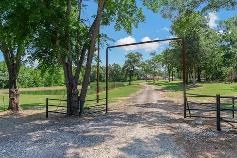 10215 State Highway 110, Van, TX 75790