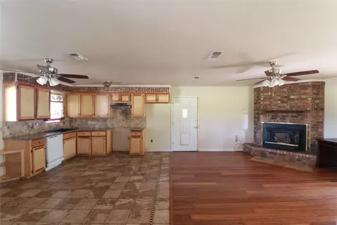 Living - 212 Palmer Dr, Comanche, TX 76442 photo 2 of 5