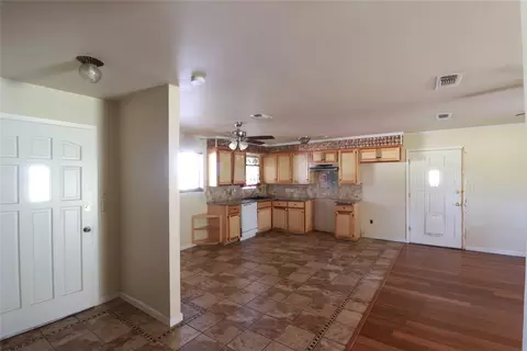 Living - 212 Palmer Dr, Comanche, TX 76442 photo 3 of 5