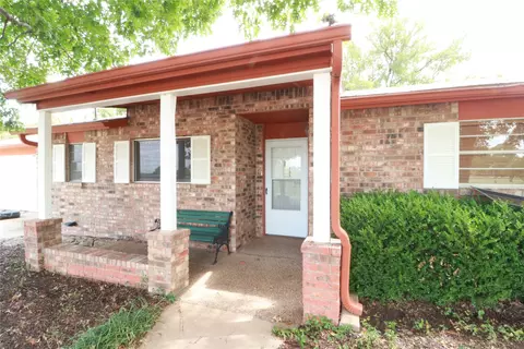 Exterior - 212 Palmer Dr, Comanche, TX 76442 photo 16 of 18
